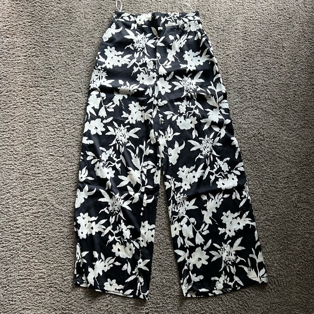 Floral Silk Pants - Size Medium 🤍 NWT